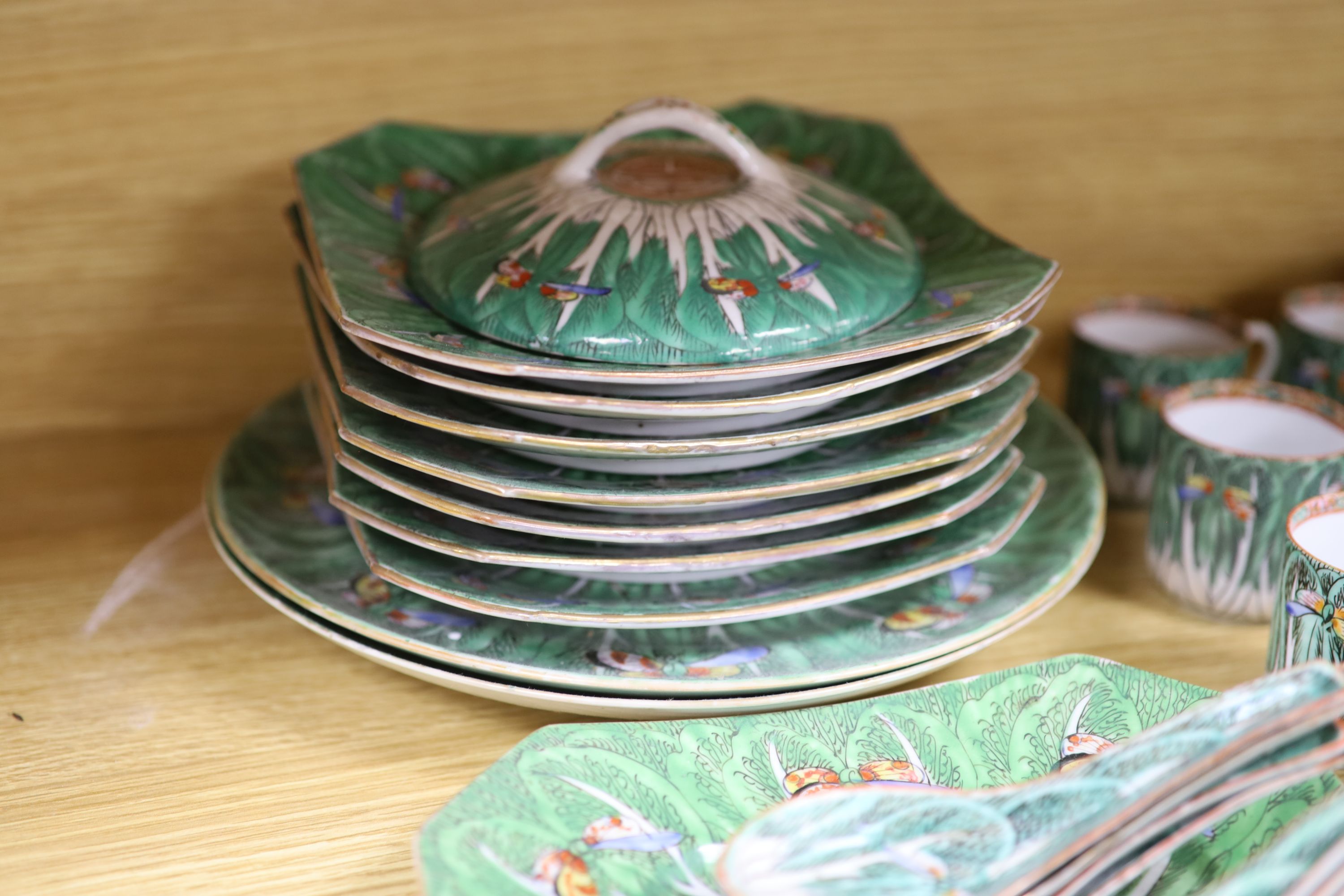 A Chinese porcelain cabbage part service, early 20th century